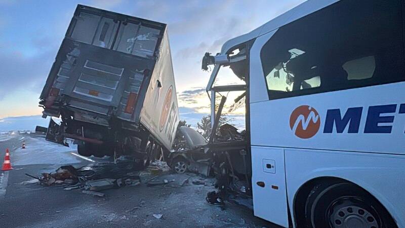 Afyonkarahisar’da zincirleme trafik kazası; 30 yaralı!